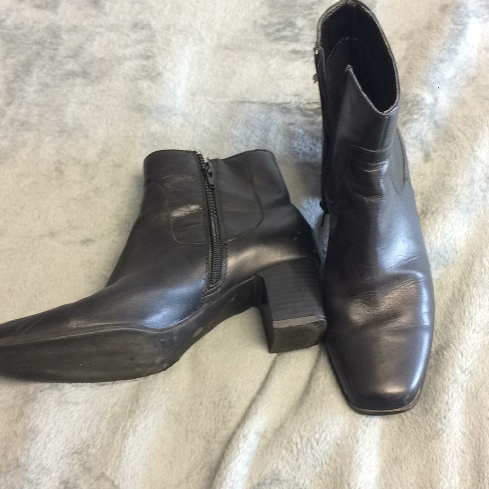Short Black Boots
